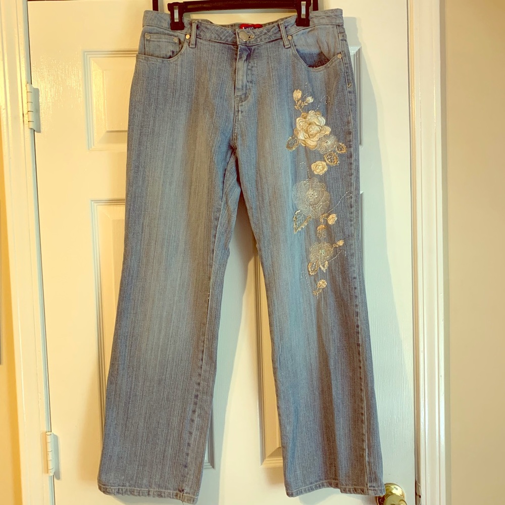 Size 12 Embroidered Jeans💗